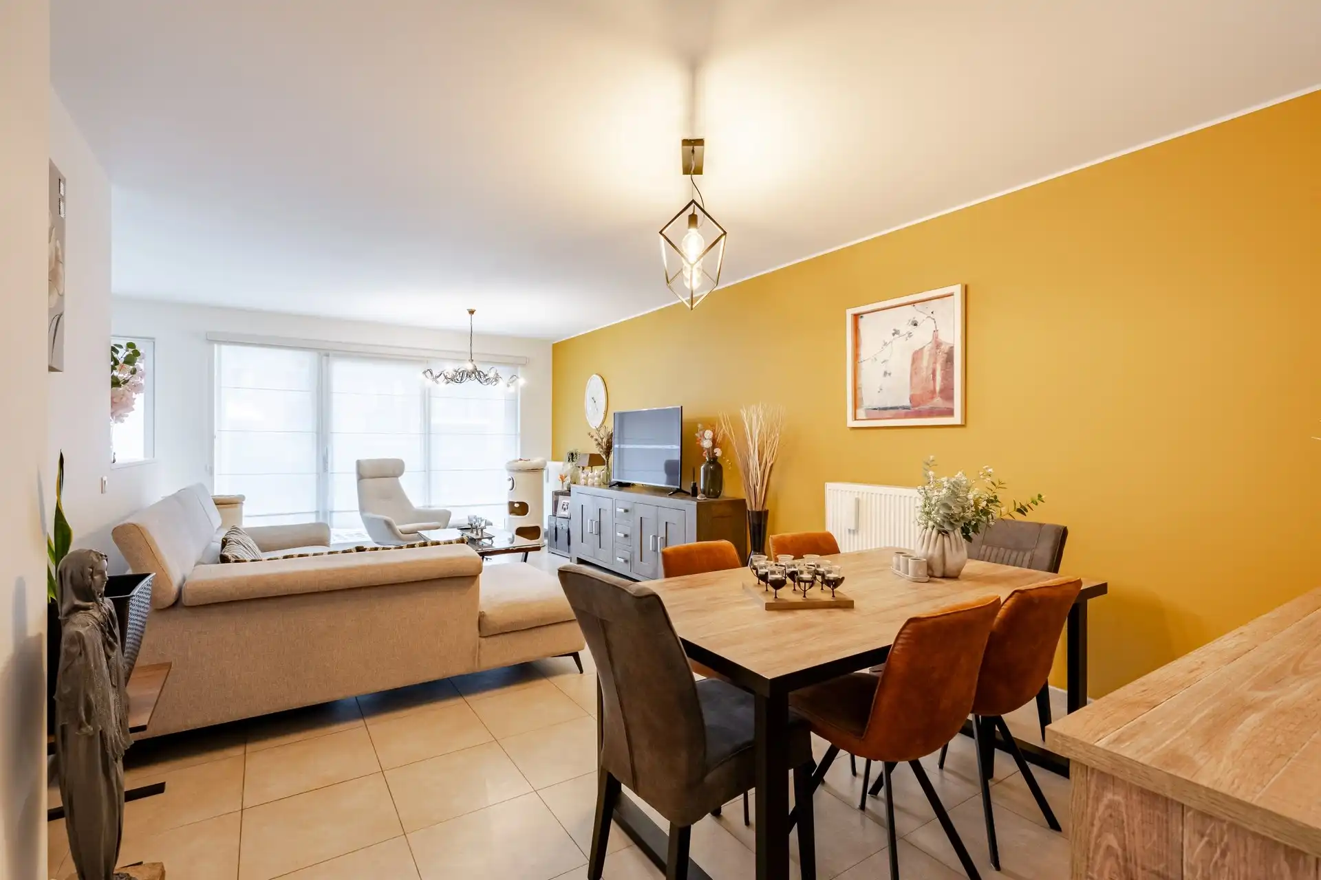 Instapklaar gelijkvloers appartement met 2 slaapkamers, ruim terras en ondergrondse staanplaats in hartje Aalst foto 3