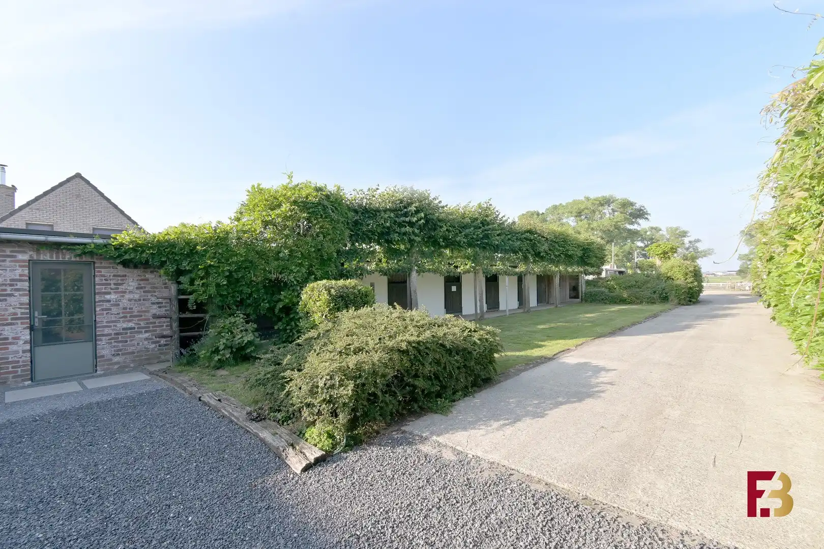 Wonen tussen je paarden, complete hippische eigendom op ca. 1,2ha foto 2