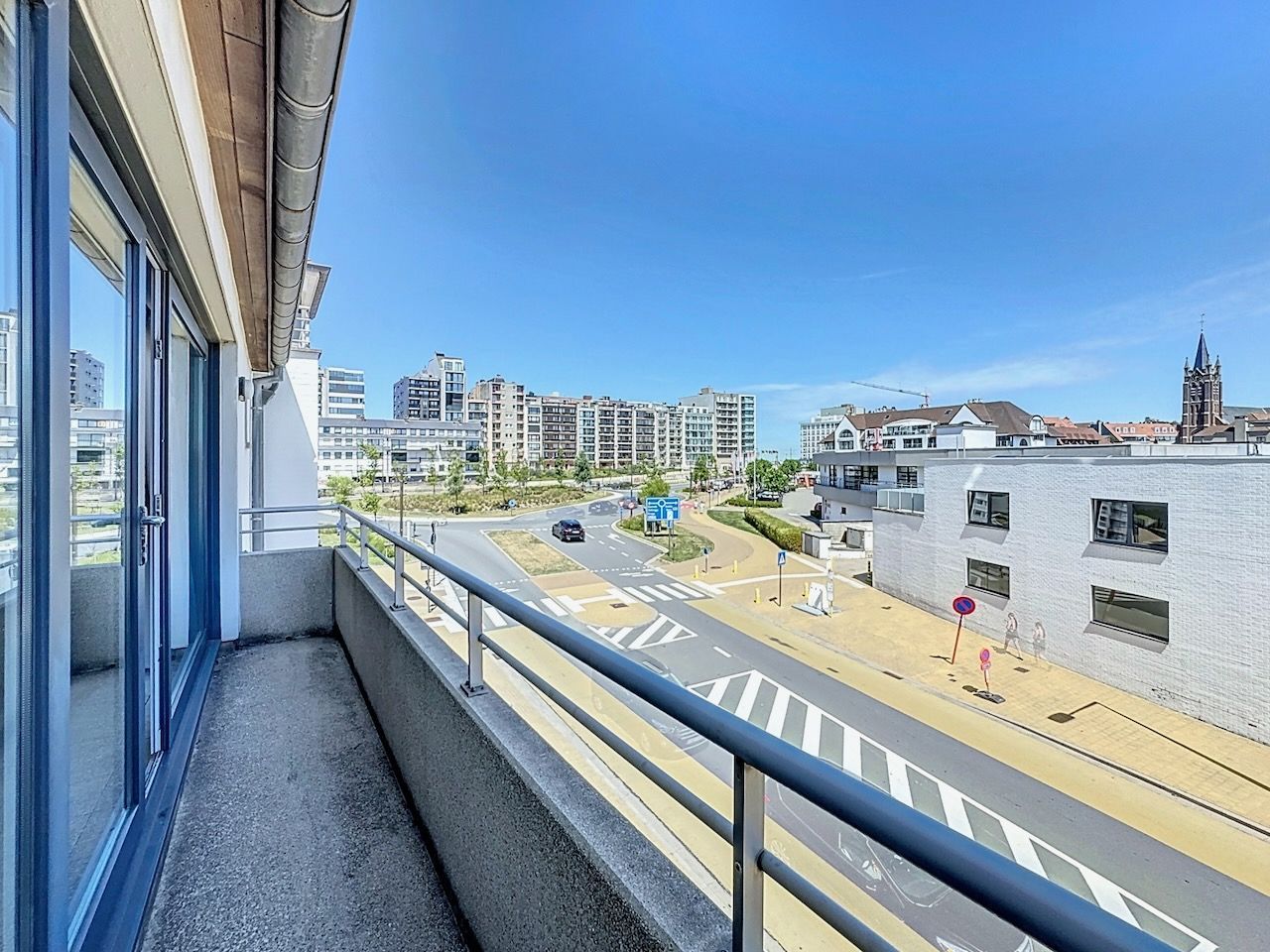 Ruim en functioneel appartement met drie slaapkamers vlakbij het Vissershuldeplein te Heist foto 3