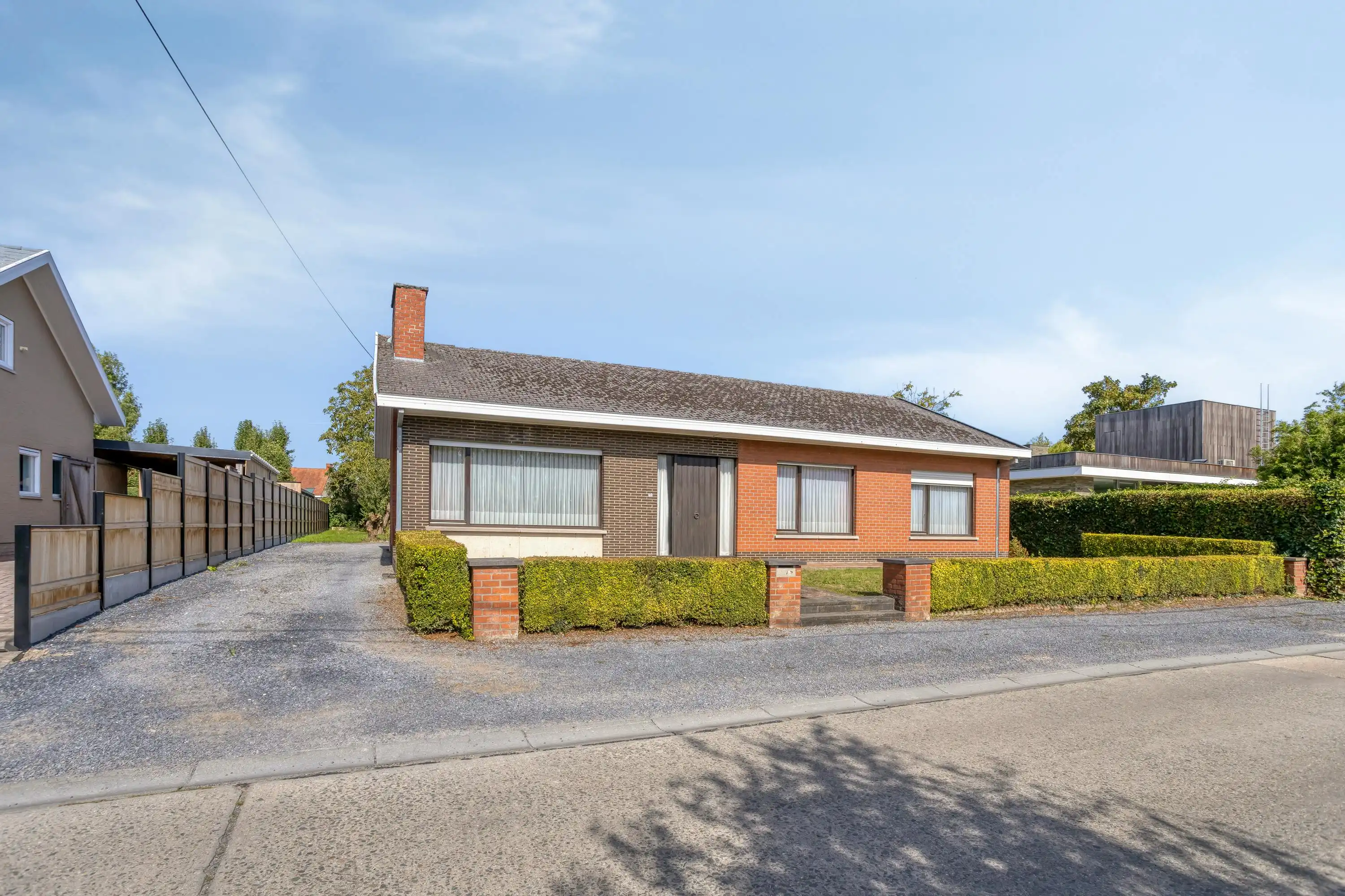 Alleenstaand huis op prachtig stuk grond van 1.037m² in Dentergem foto 2