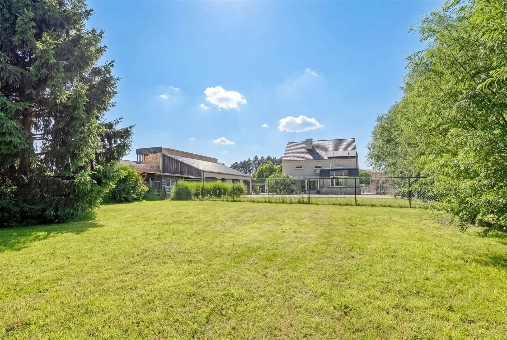 Instapklare villa met zwembad. Landelijke ligging in Leut. foto 28