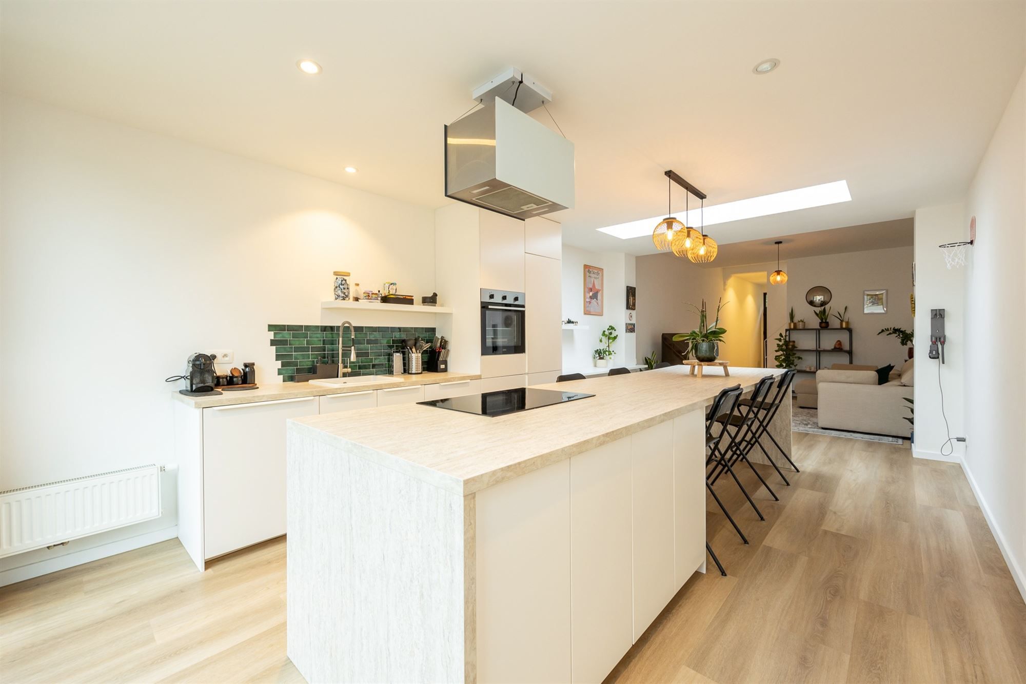 Modern gerenoveerde woning met 2 slpkmrs. en tuin foto 3