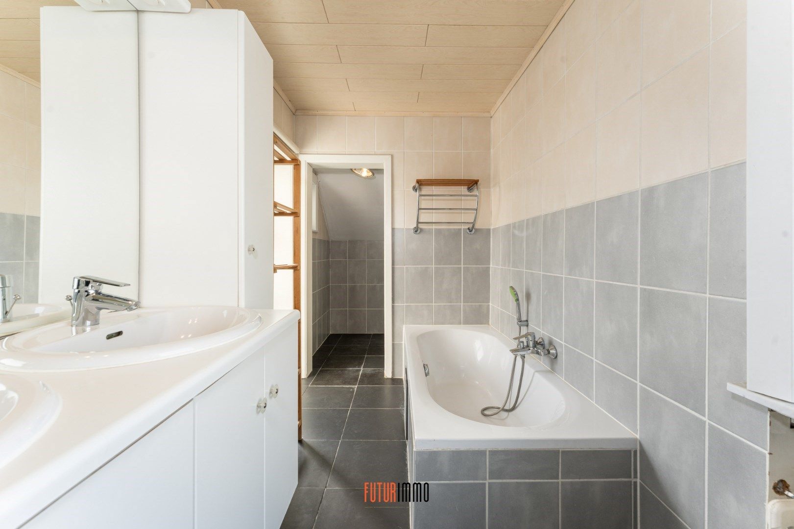 Instapklare HOB met 4 slaapkamers en ruime tuin foto 12