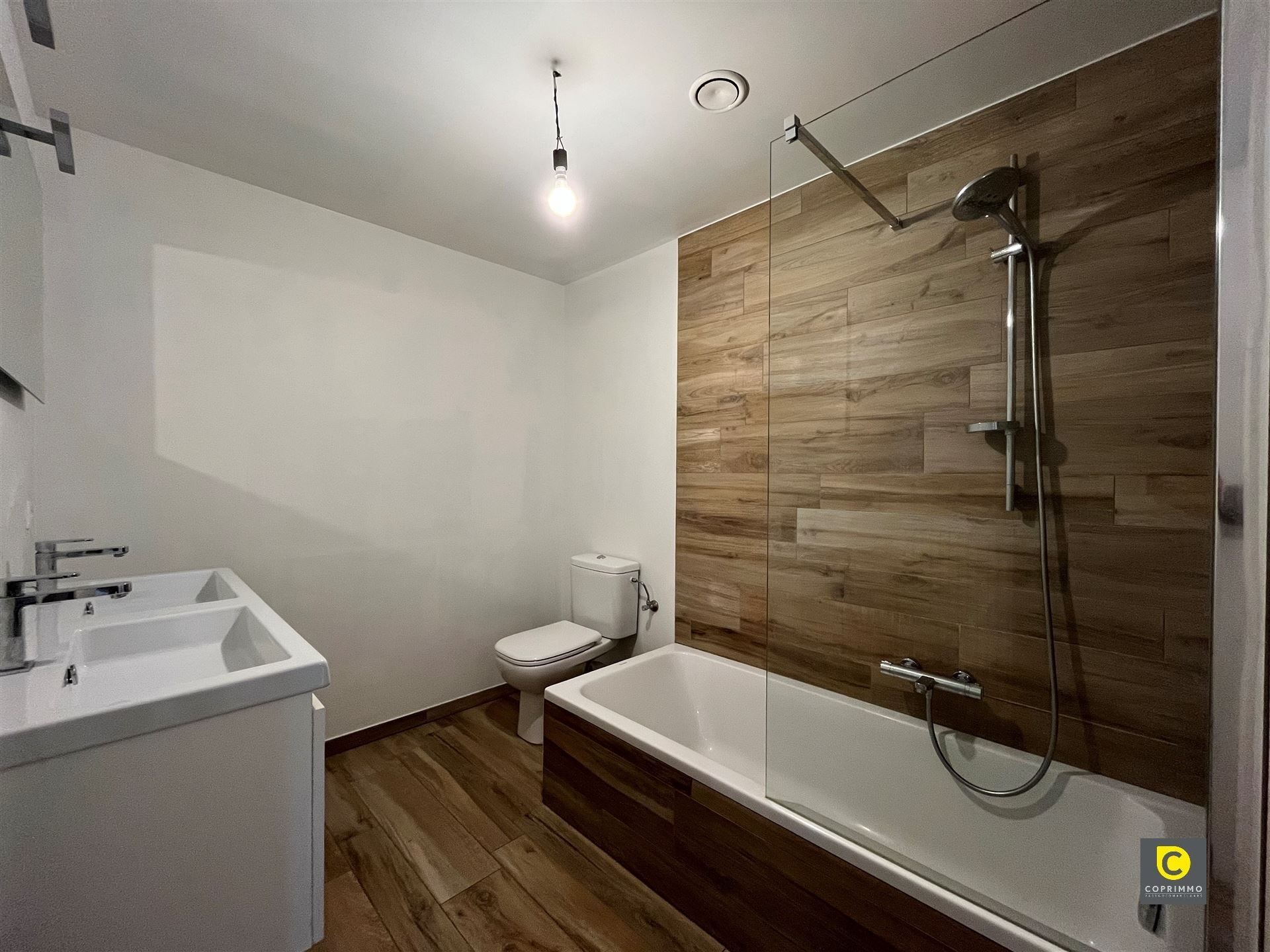 Modern 2 slpk app met ruim terras + AU foto 3