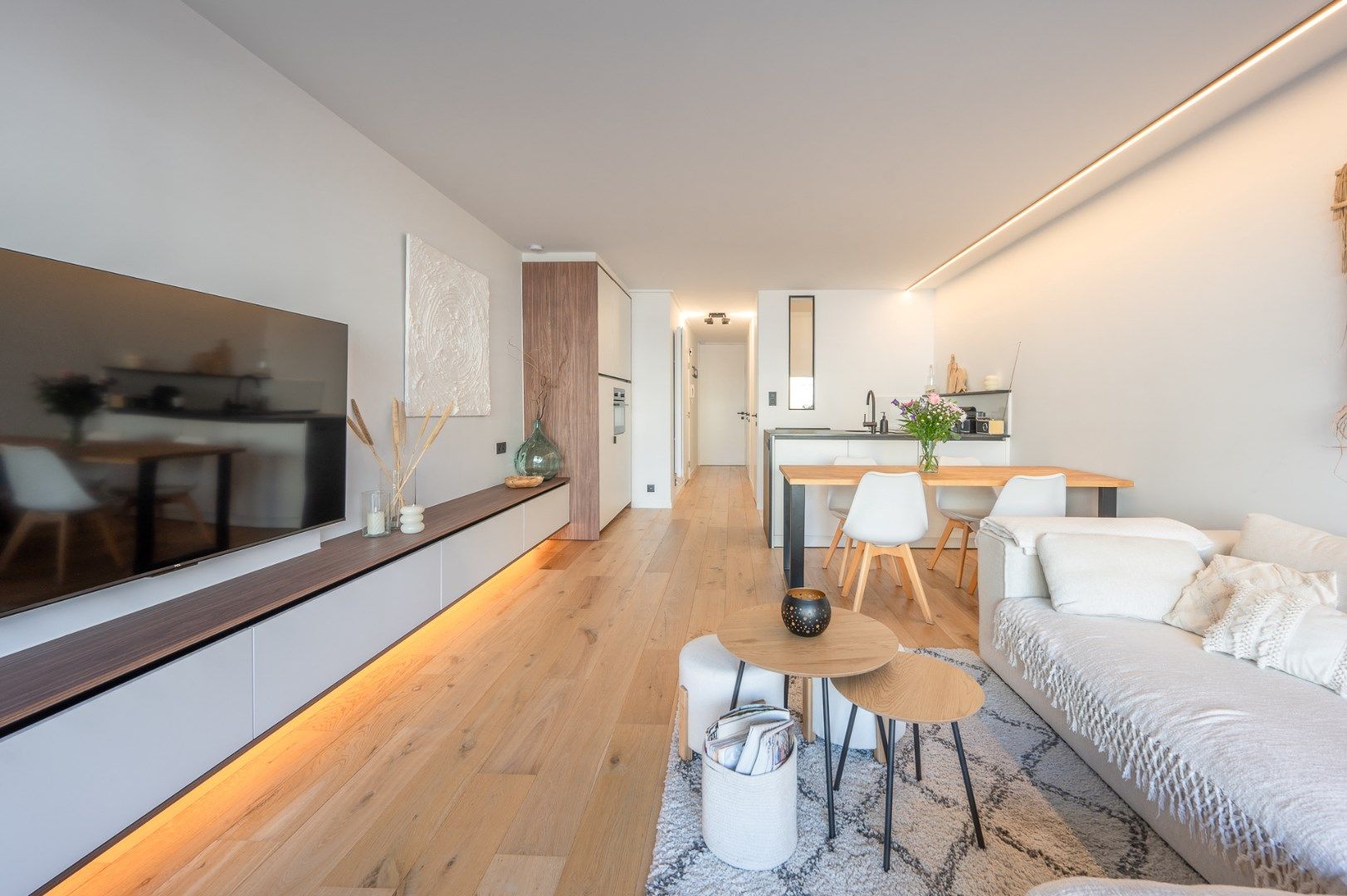 Gerenoveerd appartement met 1 slaapkamer en slaaphoek foto 1