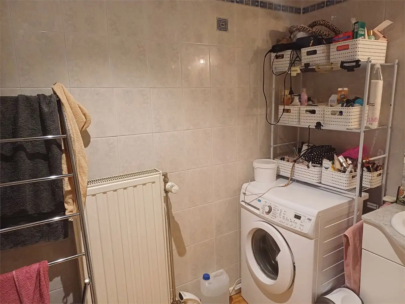 Handelsgelijkvloers met koer en bovengelegen appartement foto 33