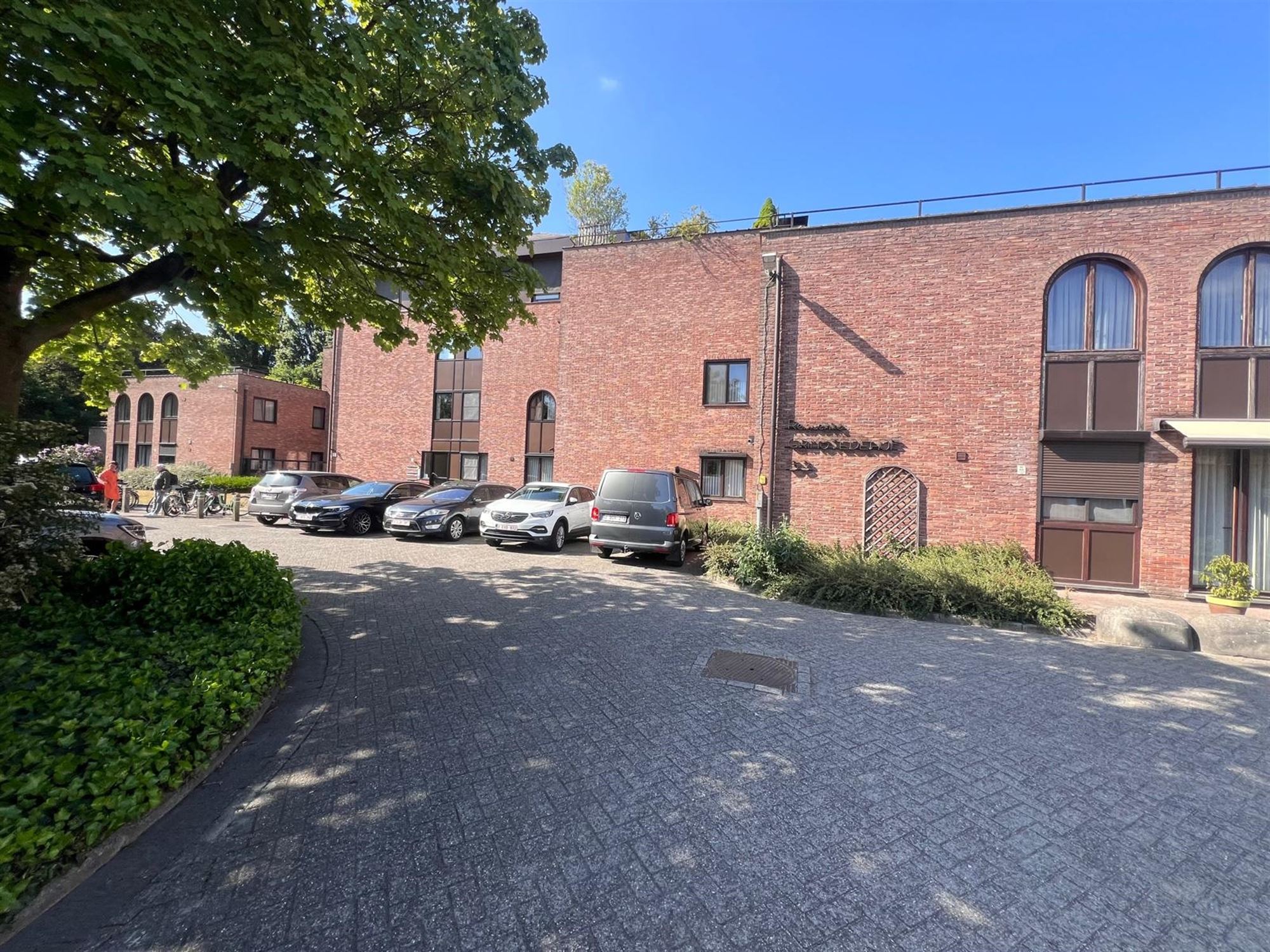 In park: gelijkvloers appartement 2 slpks, terras, garage foto 3