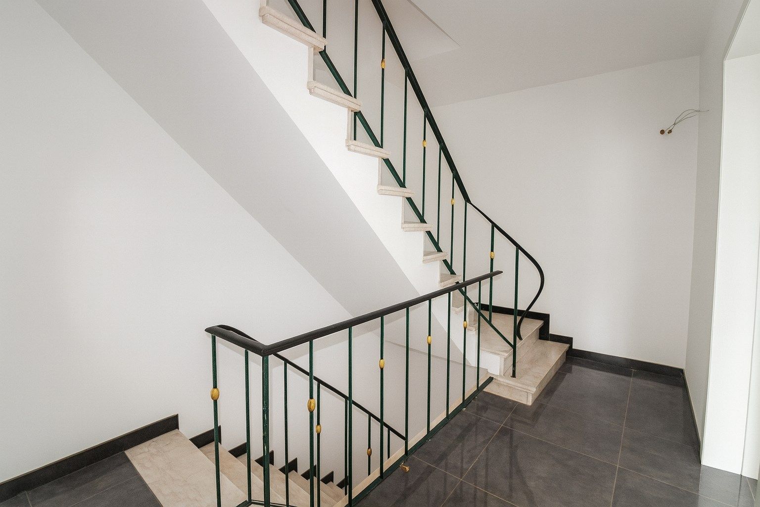 Exclusieve bel-etage in Sint-Niklaas te koop: stijlvol wonen met EPC B! foto 18