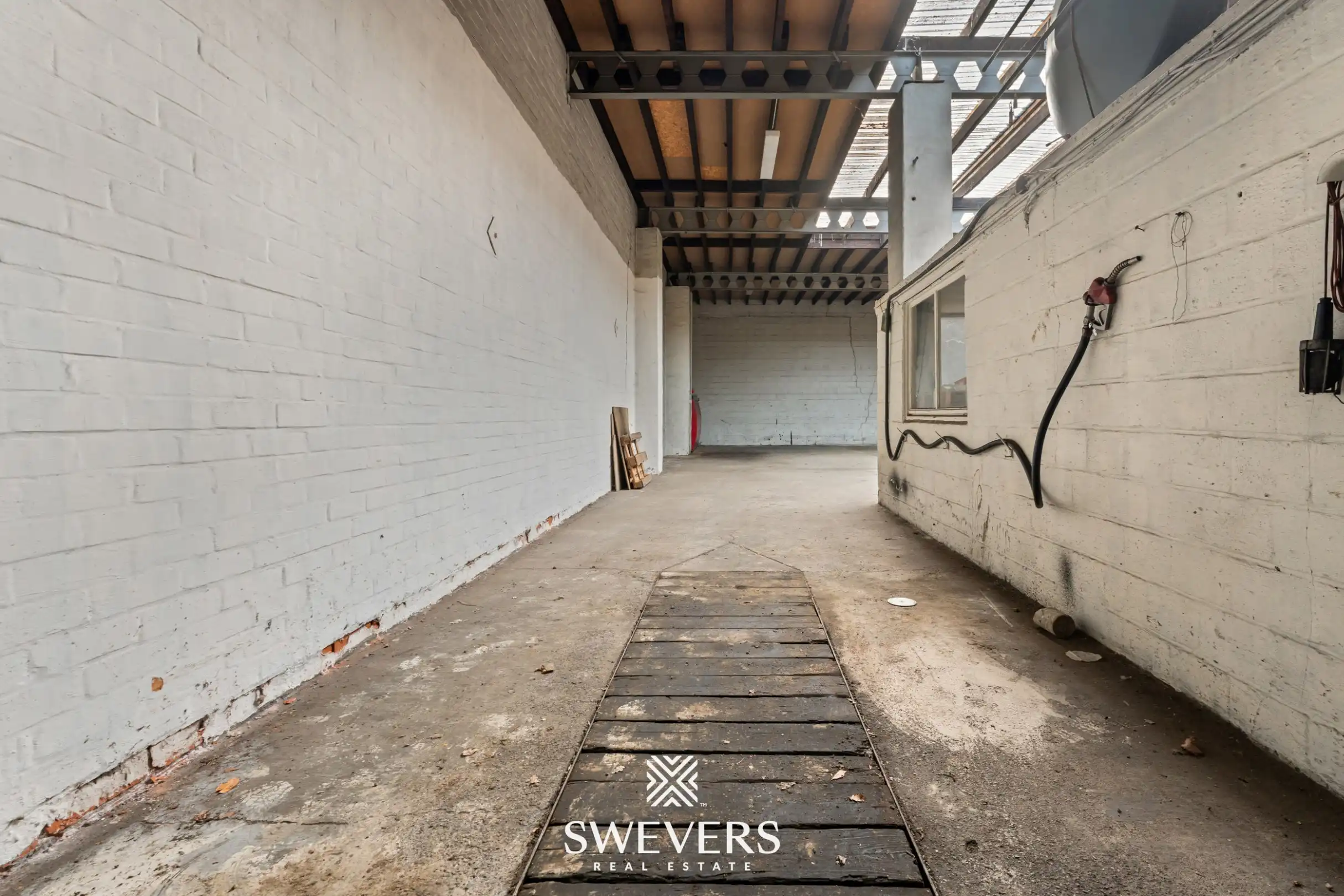 Ruime gezinswoning met multifunctionele loods op commerciële toplocatie foto 37