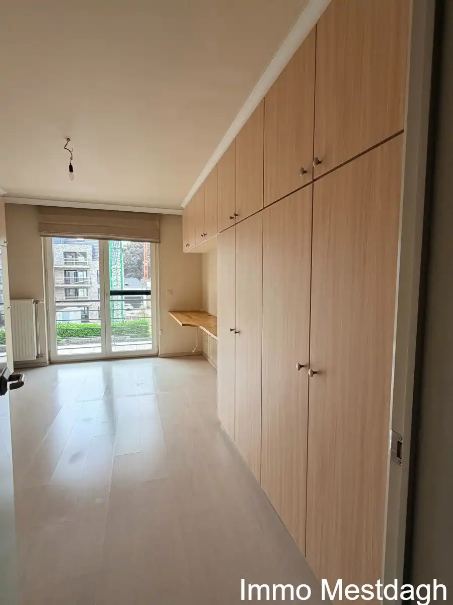 Lichtrijk en ruim appartement met 3 terrassen en autostaanplaats in het centrum van Diest foto 24