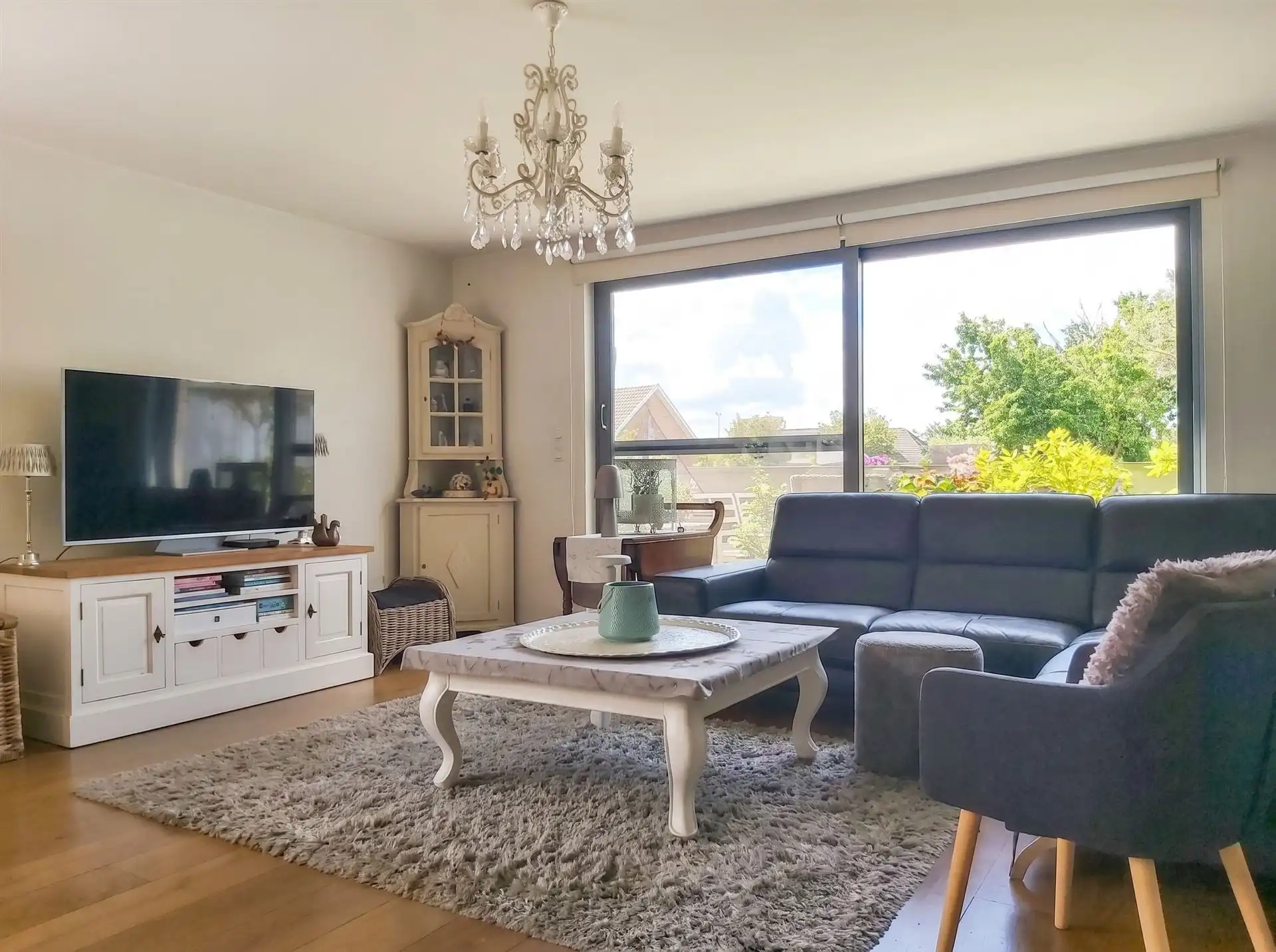 Instapklaar duplexappartement met inpandige garage, zuidgericht terras en 2 slaapkamers op mooie locatie in Maasmechelen! foto 3
