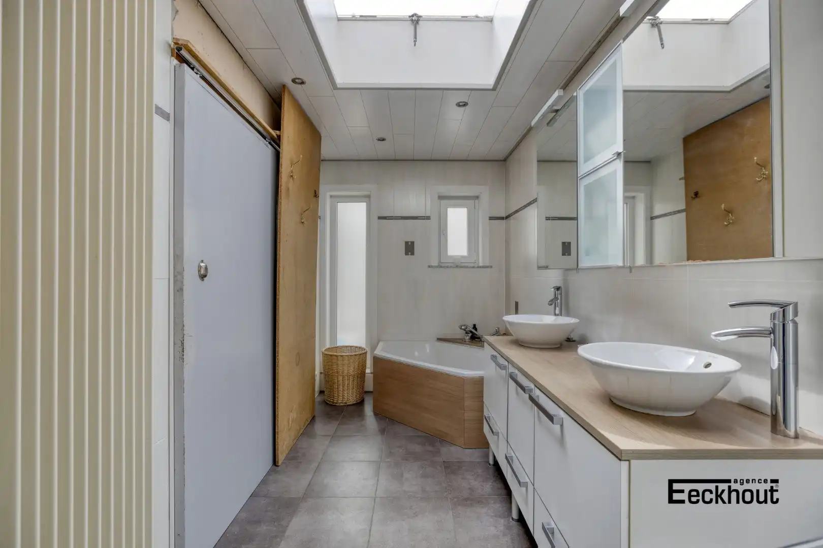 Ruime woning met diepe tuin in een rustige straat te Oostende! foto 13