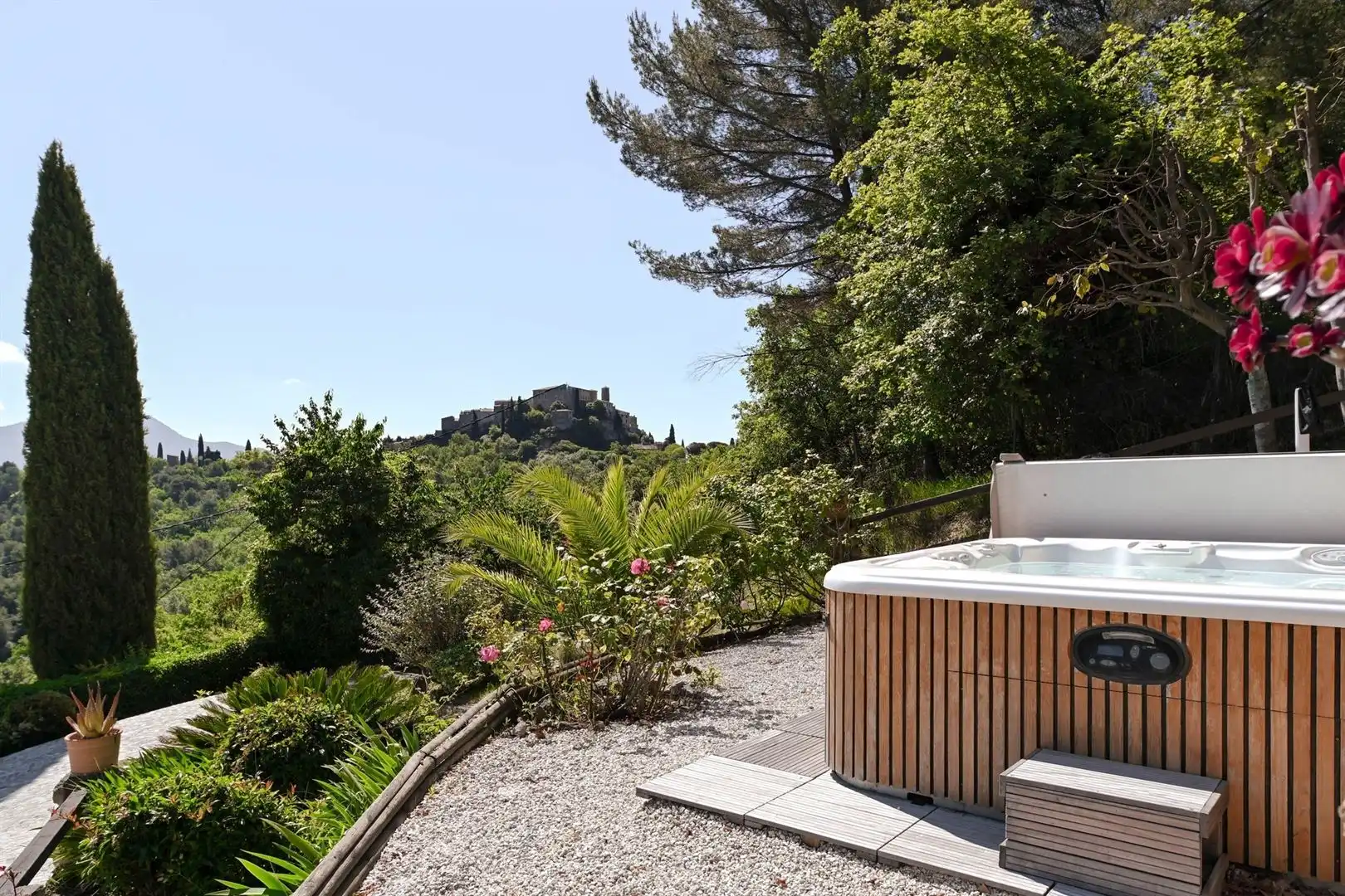 Volledig gerenoveerde villa met wellness en panoramisch uitzicht nabij Nice foto 37