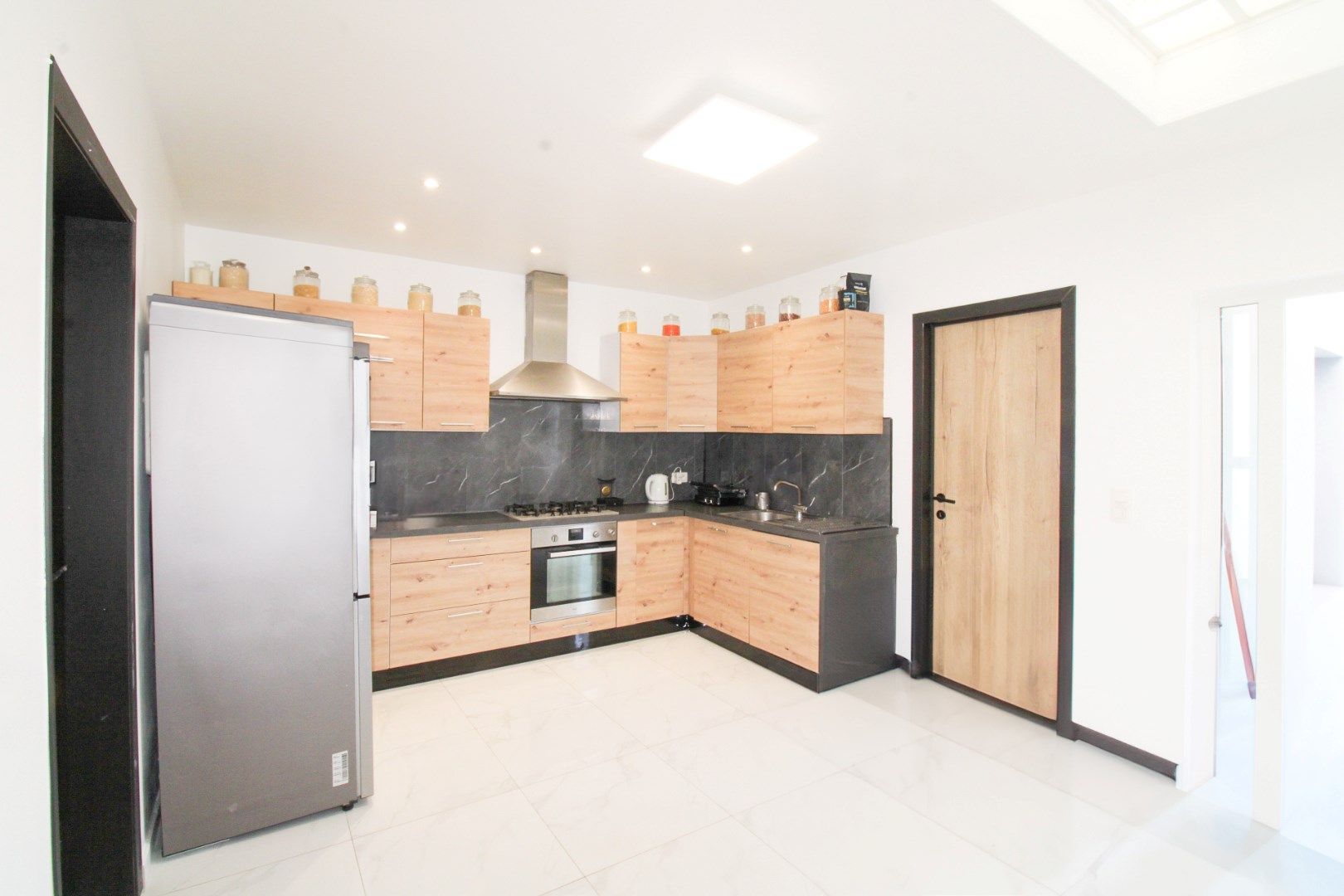 Instapklaar wonen in Schoten: moderne woning met 3 slaapkamers, tuin en inpandige garage te koop! foto 9
