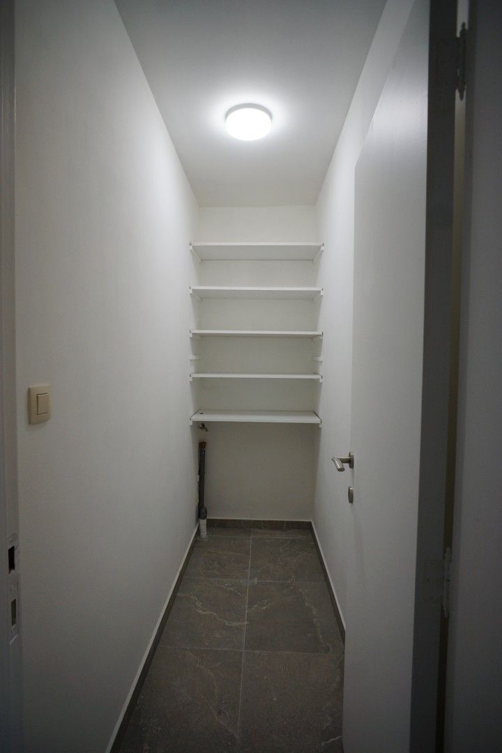 Gerenoveerd appartement met 3 slaapkamers foto 13