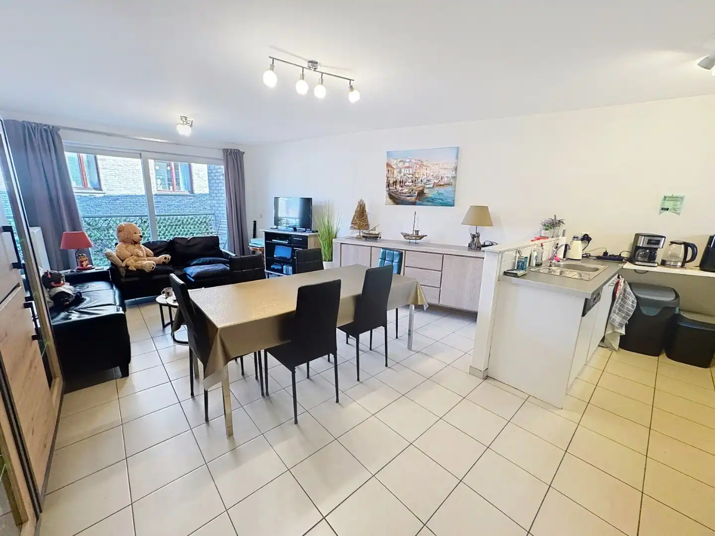 Recent en centraal gelegen appartement met garage foto 3