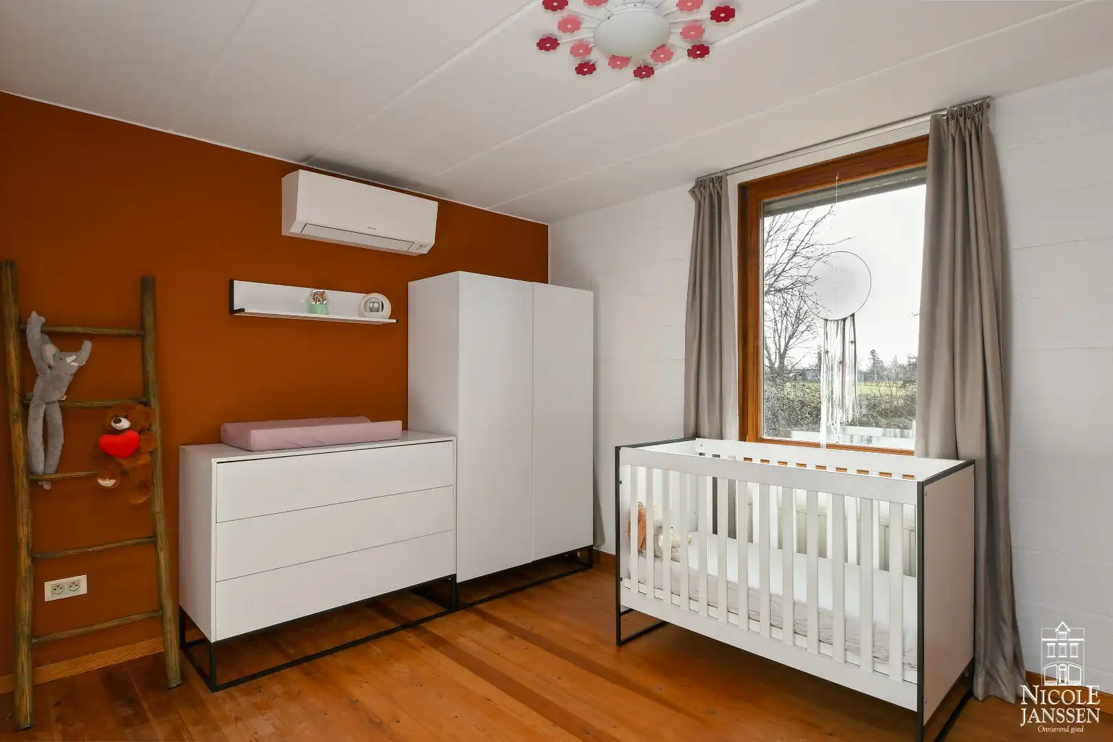 Bijzonder energiezuinige halfvrijstaande woning met diepe tuin foto 23