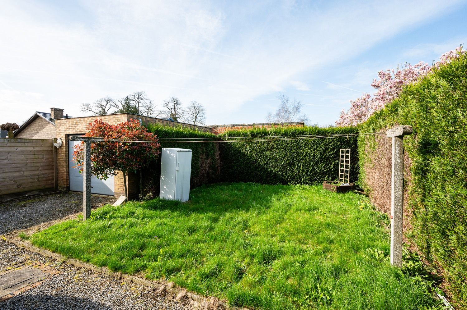 Op te frissen woning in een aangename en rustige woonwijk nabij het dorp van Bassevelde! foto 18