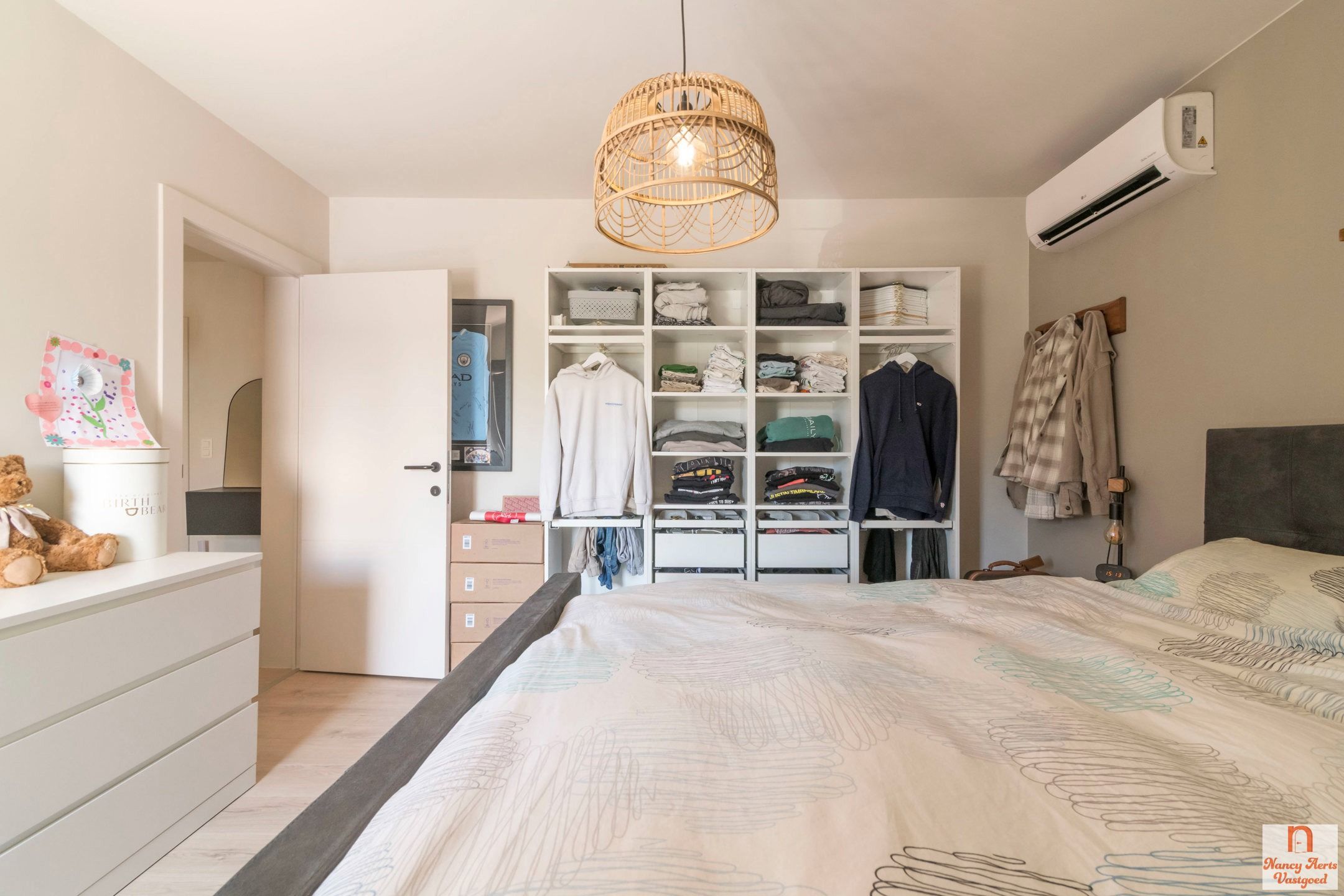 Volledig gerenoveerde woning met bijbouw en grote tuin foto 19