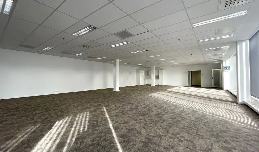 Vernieuwde kantoren te huur in Ahlers Building te Antwerpen foto 18