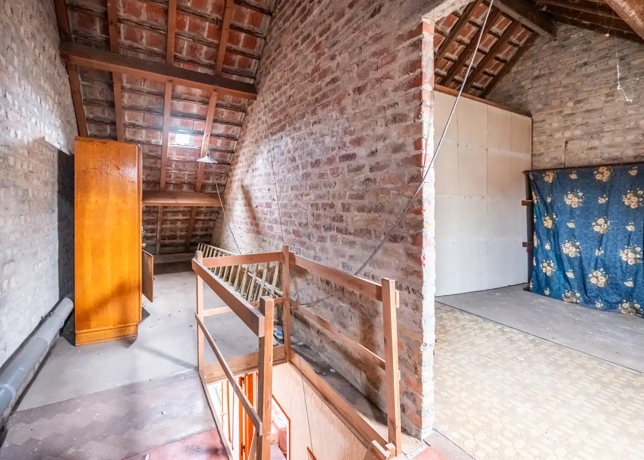 Te renoveren woning met zonnige stadstuin en veel potentieel foto 17