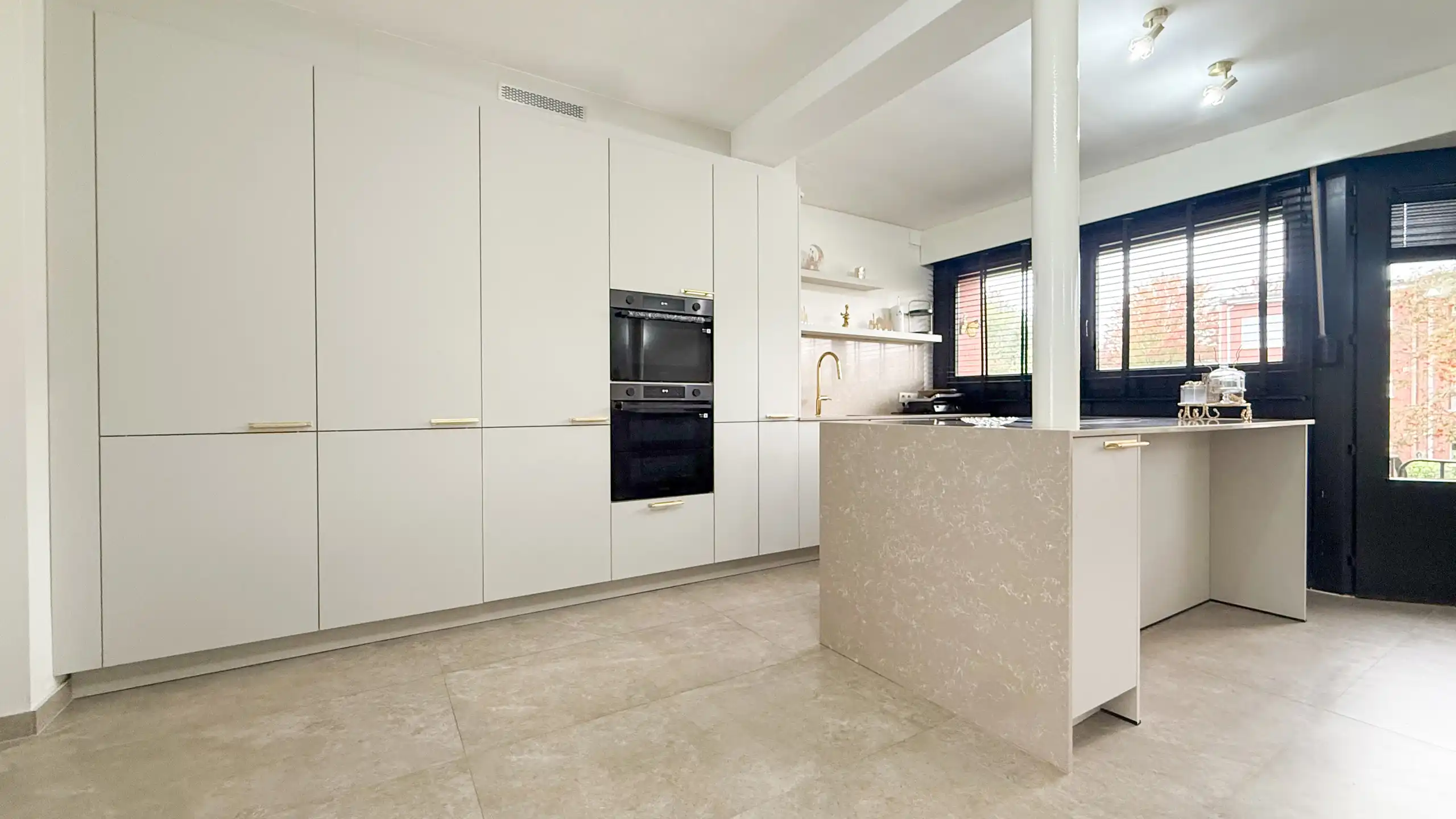 Volledig gerenoveerde woning met 3 slpks + garage en tuin! foto 13