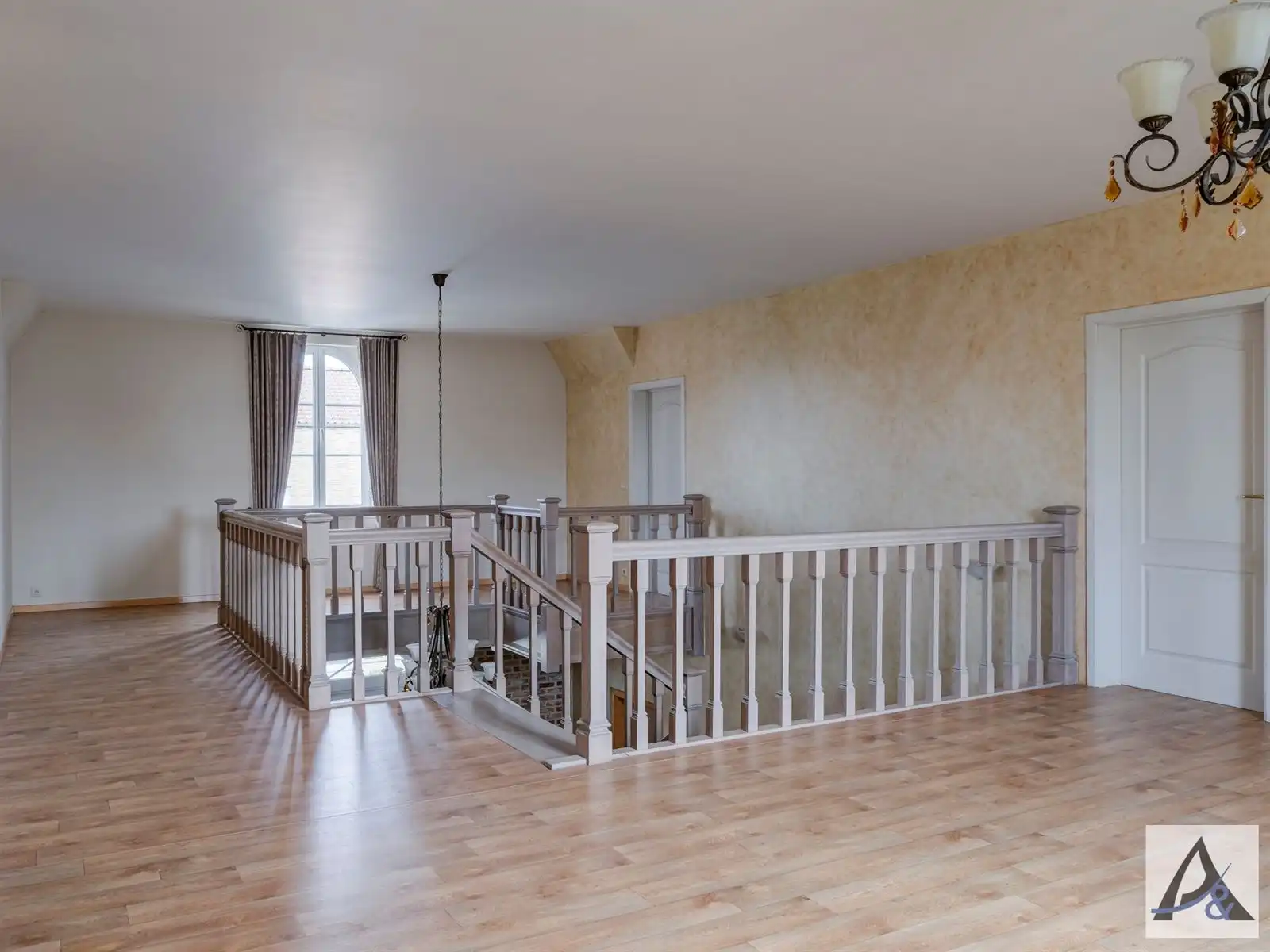 Exclusieve villa met ruime loods in hartje Munsterbilzen foto 41