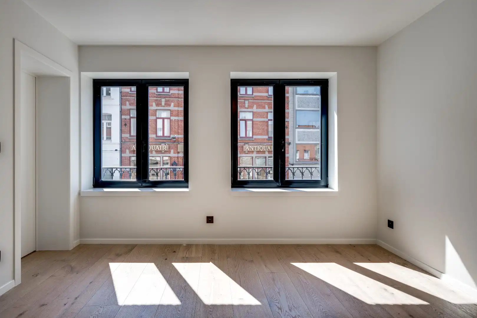 Prachtig 2 slaapkamer appartement in hartje Kortrijk foto 3