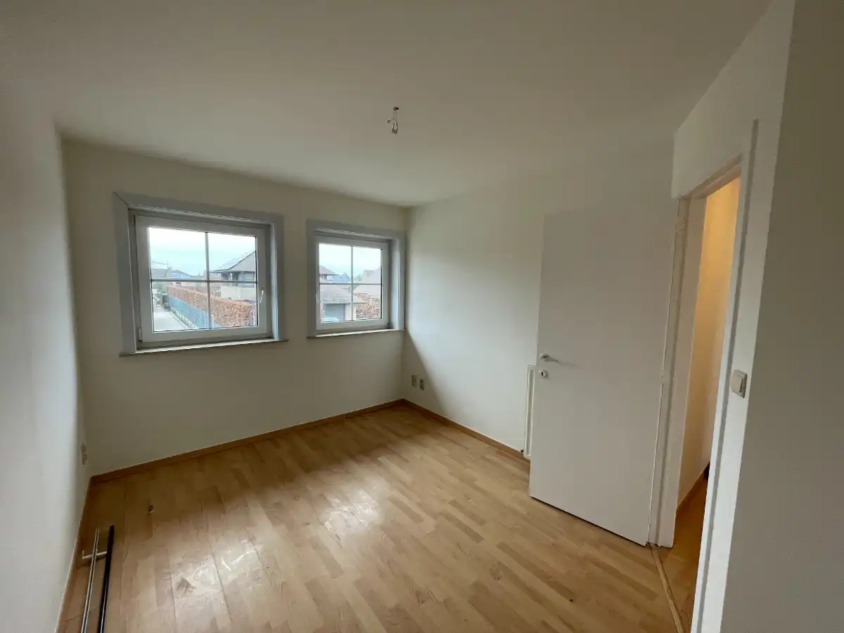 EENGEZINSWONING met tuin & garage foto 13