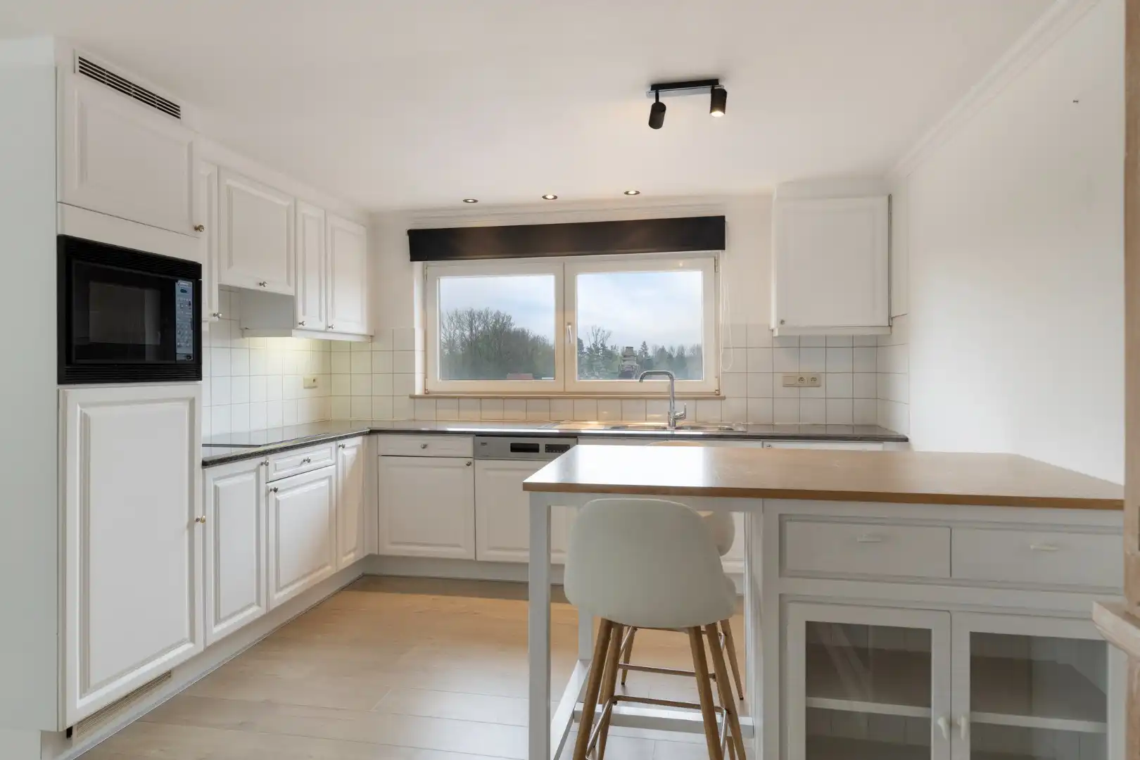 Ruim en lichtrijk appartement met 2/3 slpks, centraal gelegen in Mol - Ginderbroek !  foto 6