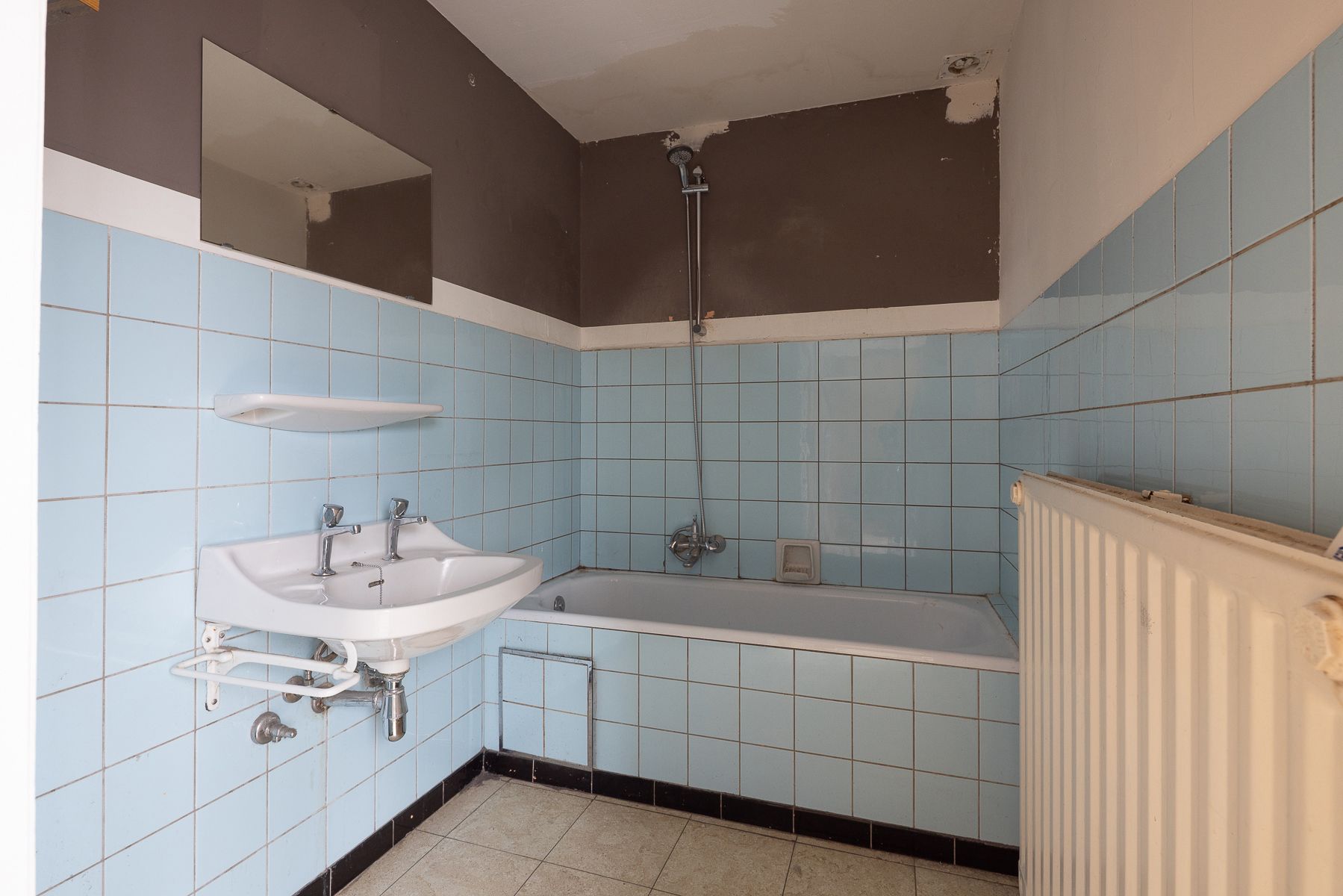 Te renoveren appartement met twee slaapkamers foto 16