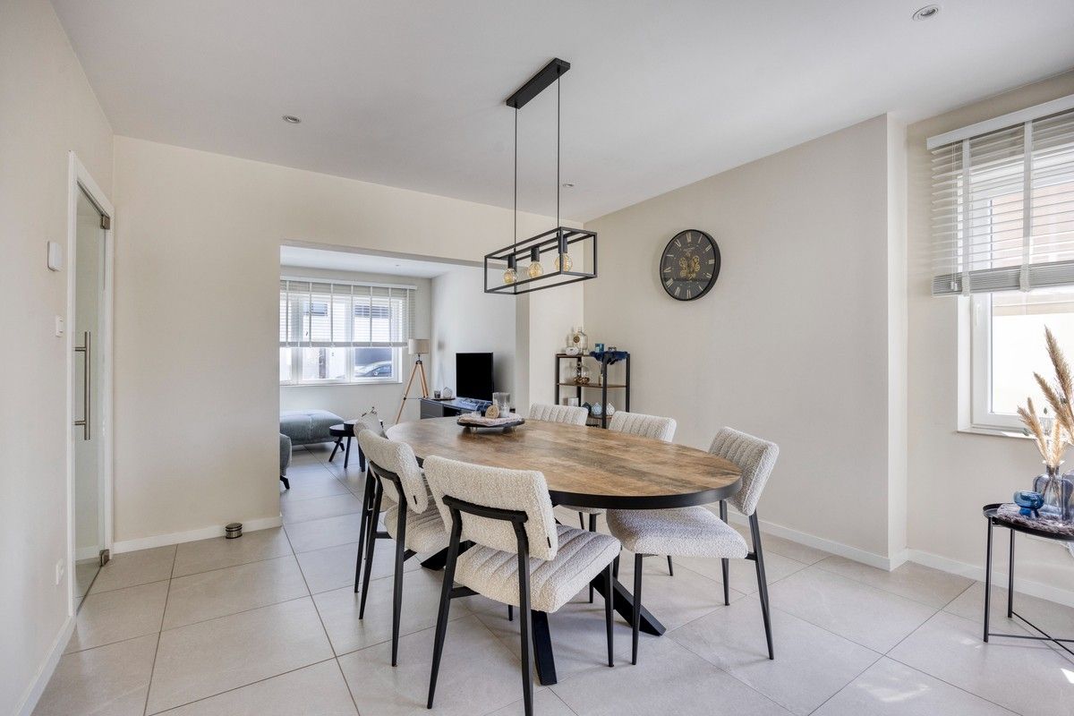 Instapklare, smaakvol gerenoveerde woning op een steenworp van het centrum van Lanaken. foto 9