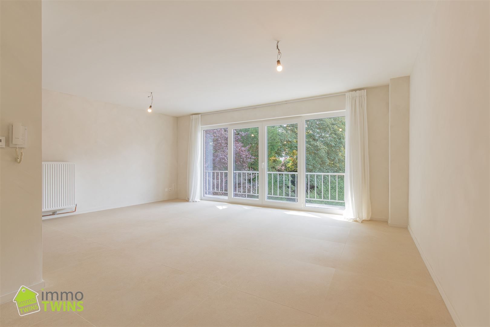 Gerenoveerd (2025) appartement met 2 slaapkamers & terras foto 3