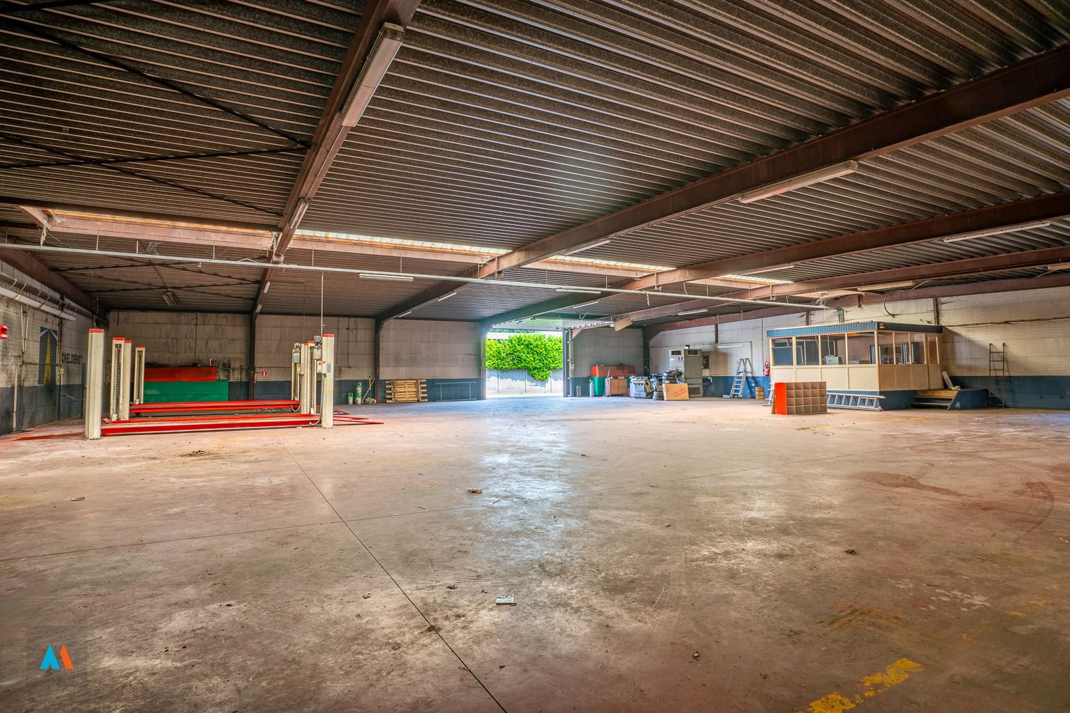 Garagebedrijf met woonst foto 15