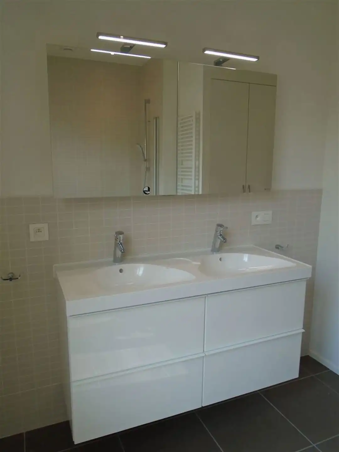 Huis met 3 slaapkamers, volledig gerenoveerd in 2016 foto 10