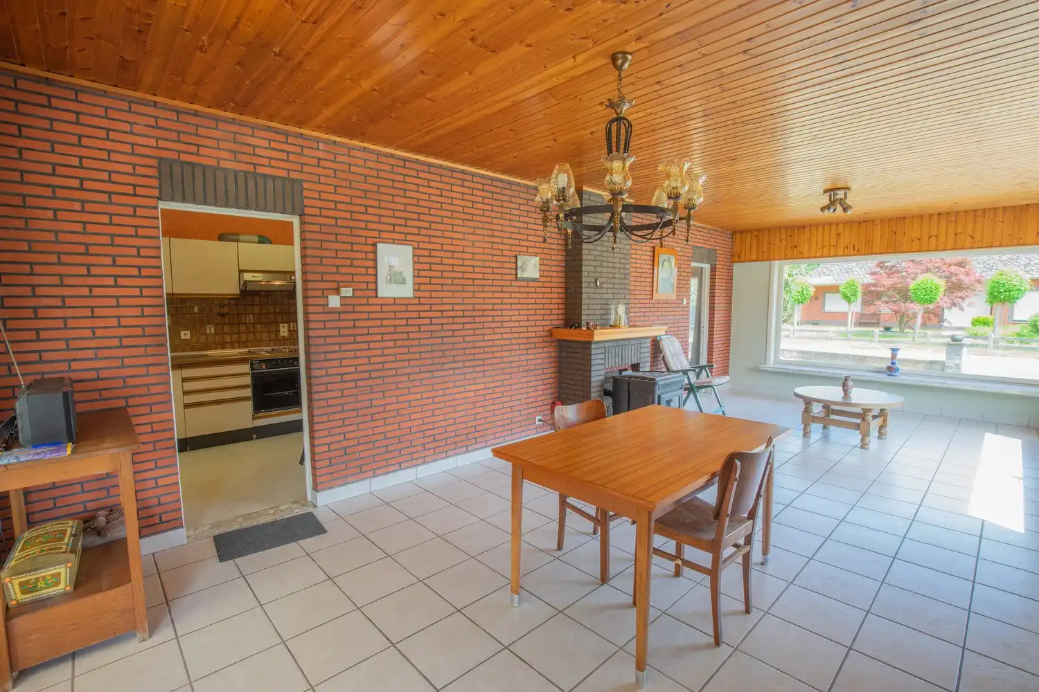 Volledig gelijkvloerse alleenstaande woning op een ruim perceel van 16a 83ca foto 7