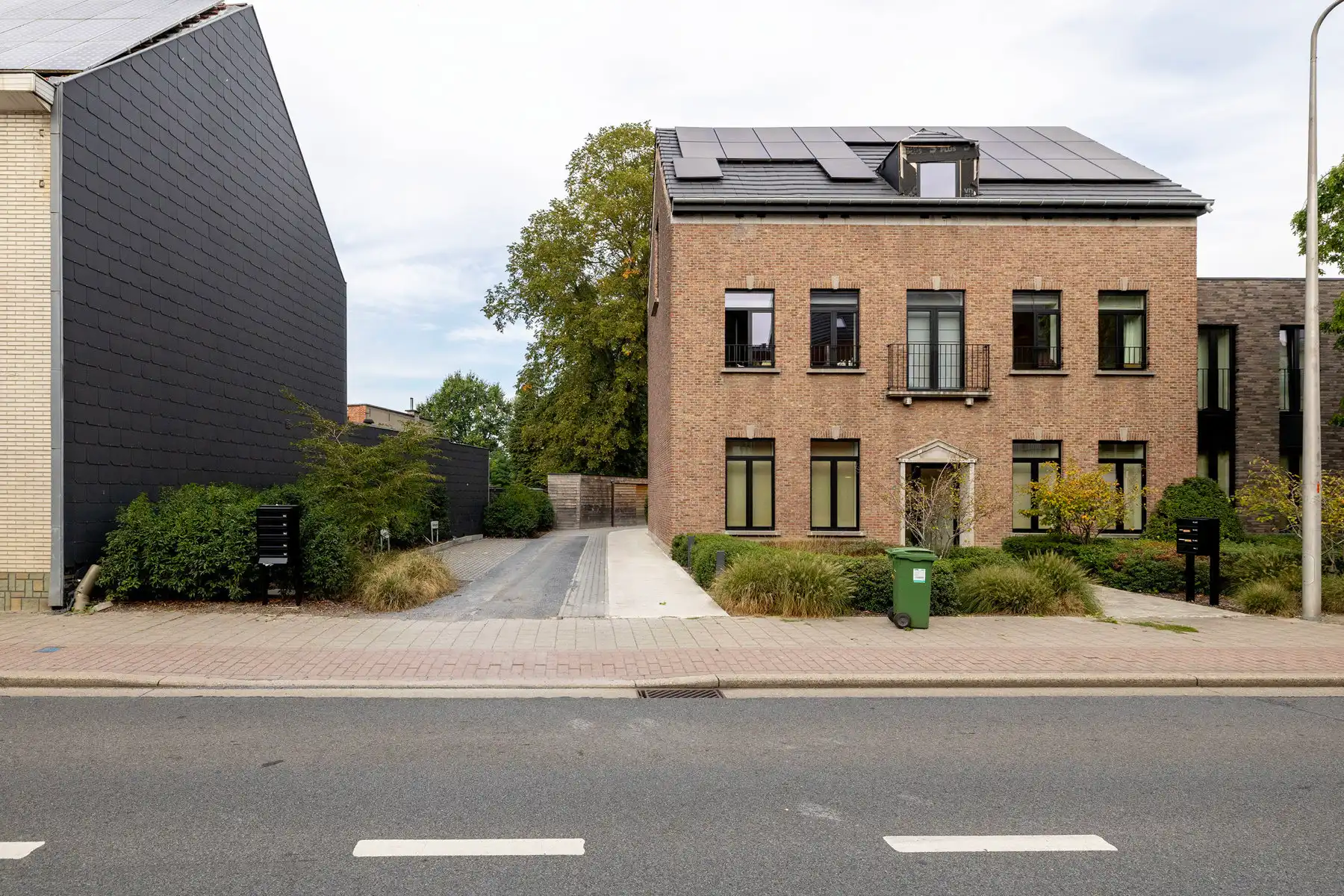 Recente woning met 3 SLP, 2 BK, tuin en 3 autostaanplaatsen foto 28