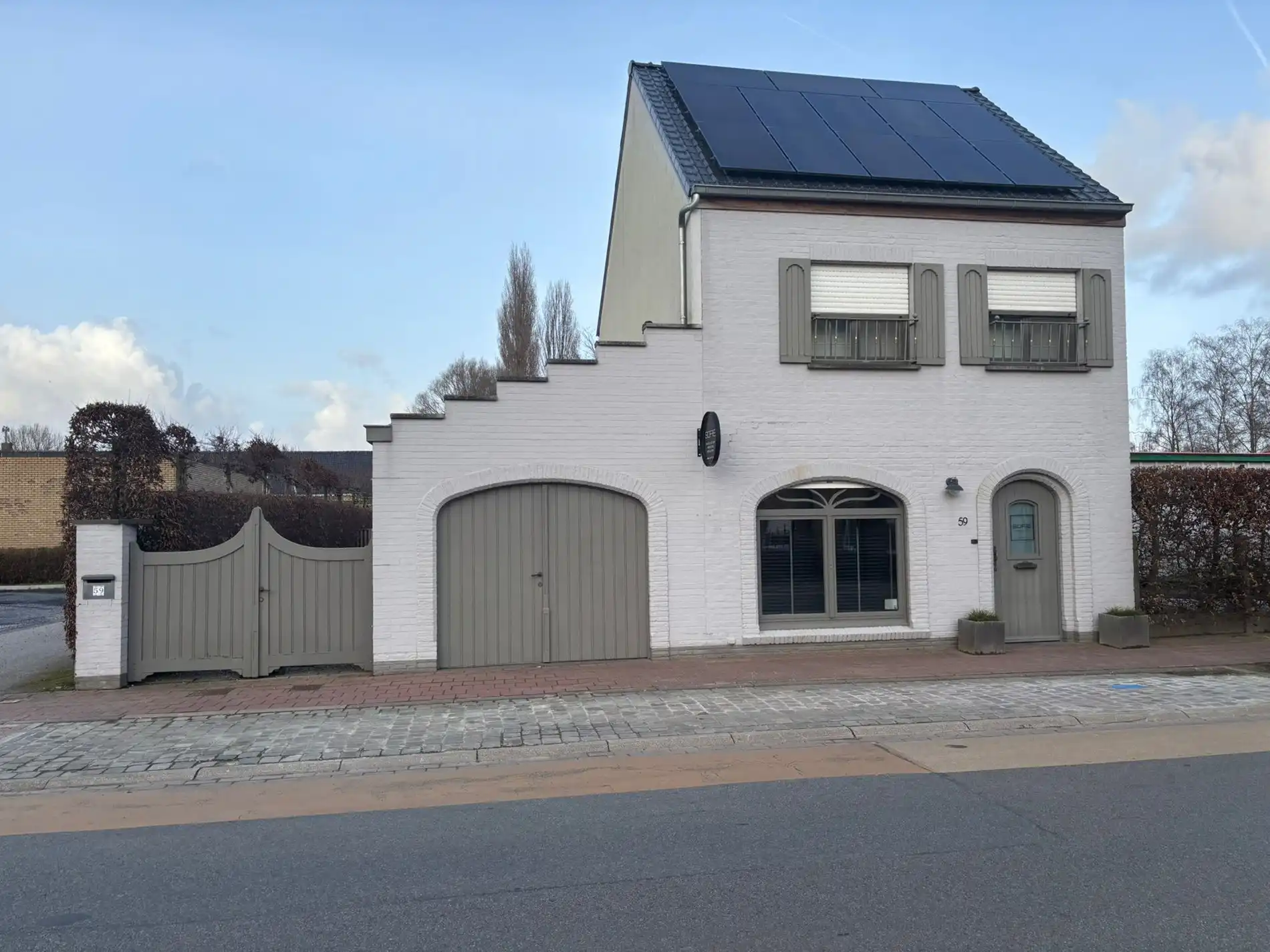 Alleenstaande woning met 5 slaapkamers en diepe tuin te Zarren foto {{pictureIndex}}