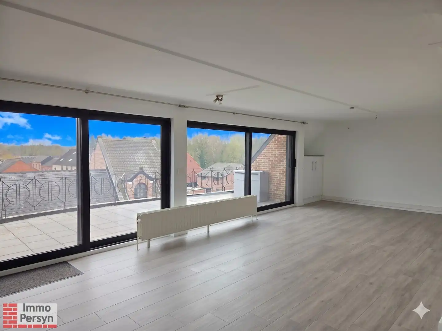 Ruime gerenoveerde triplex te Begijnendijk foto 2