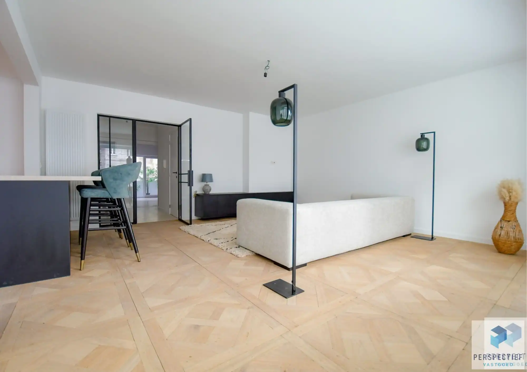RUIM LICHTRIJK GERENOVEERD APPARTEMENT aan het LEOPOLD PARK foto 3