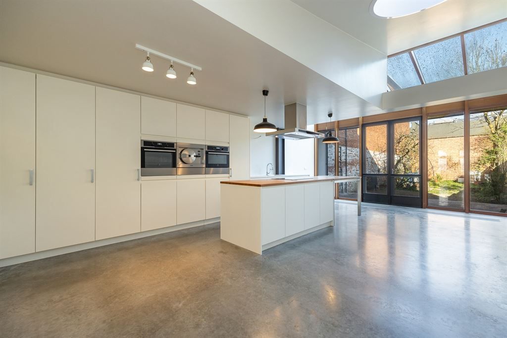 Stijlvol gerenoveerde woning met zonnige tuin! foto {{pictureIndex}}