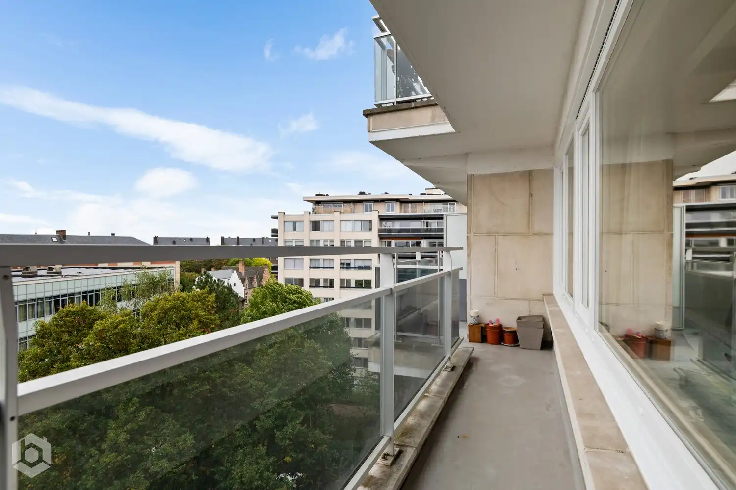 Appartement met 2 slaapkamers en dubbele terras met prachtig uitzicht op de binnenstad foto 15