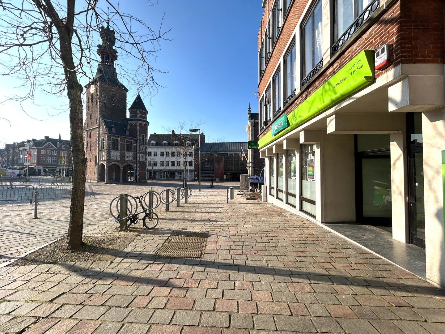 Veelzijdig handelspand op de Markt van Tielt! foto 2