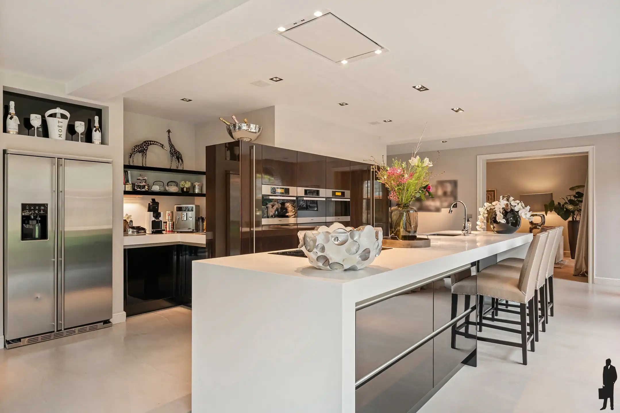 Villa van 600 m² met o.a. 4 slpk. en 3 badk.  foto 6