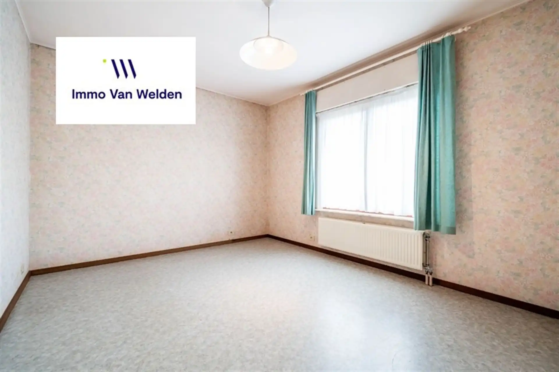 Vrijstaande woning met garage, veranda  en tuin foto 17