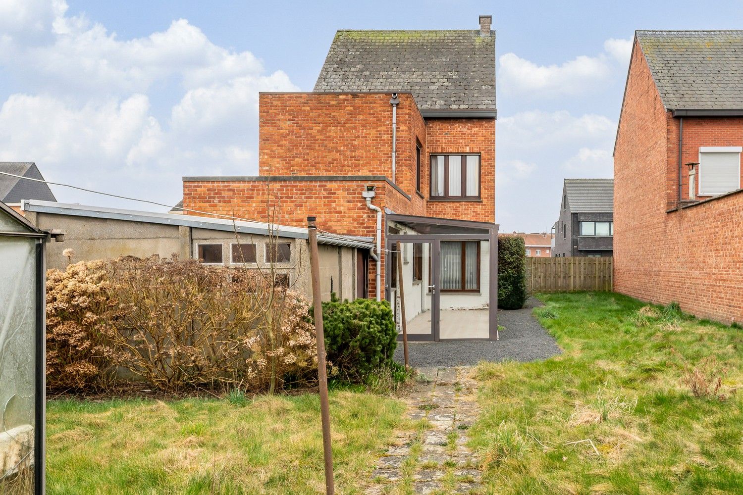 Gesloten bebouwing 219m² met naastliggend bouwgrond 231m² foto 7