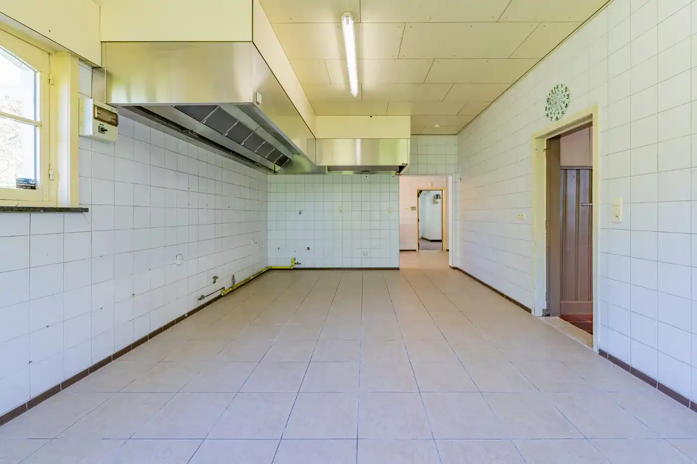 Horeca handelspand met woonst – voormalige “Bruegel” in Damme foto 9