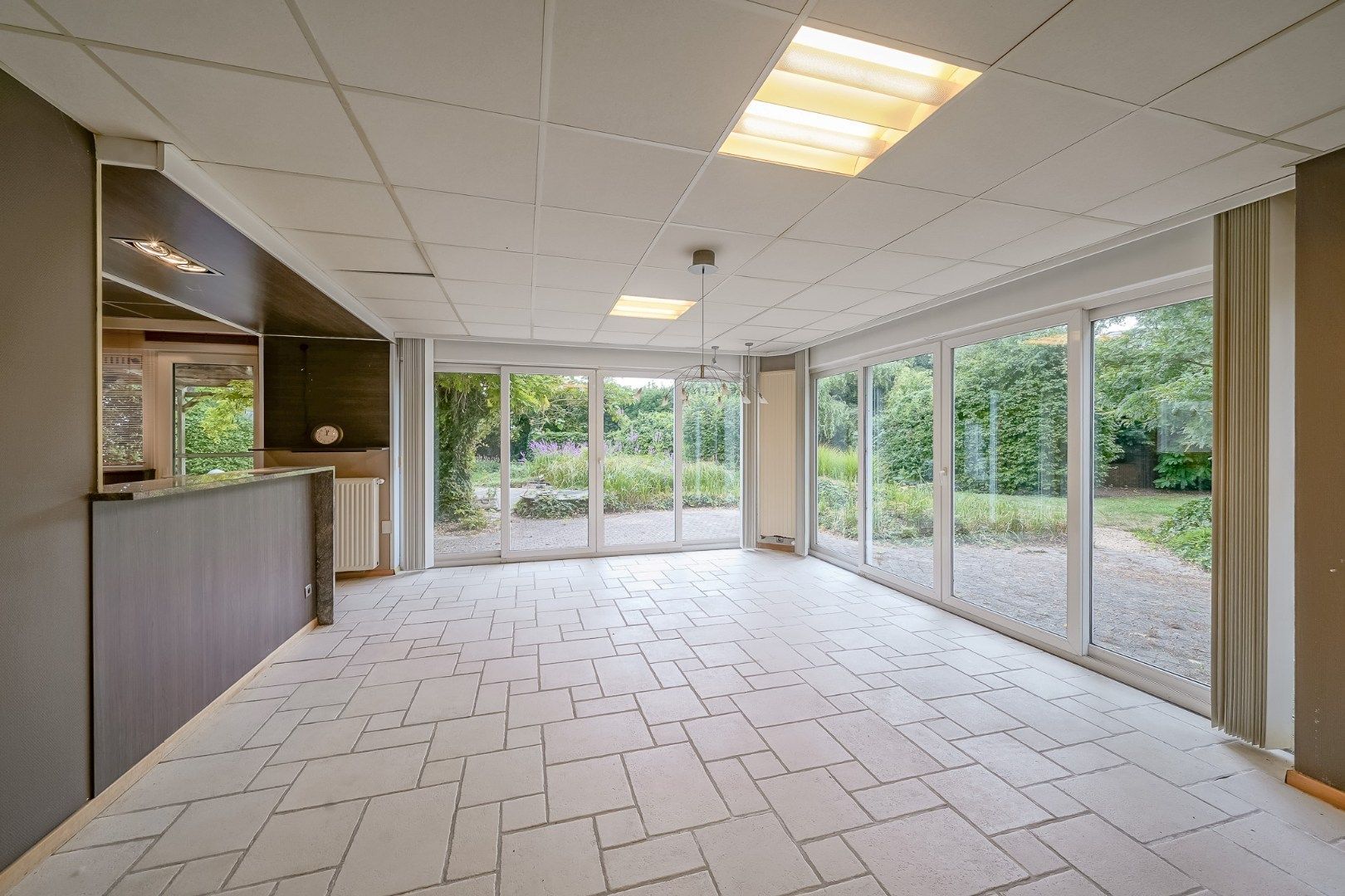 Winkelruimte met magazijn en woonst te Oostende foto 23