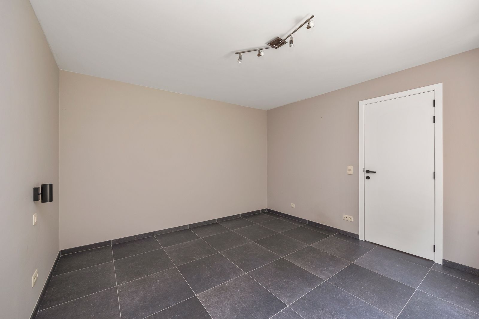 Instapklare woning met karakter, licht en ruimte in Hoevenen ! foto 14