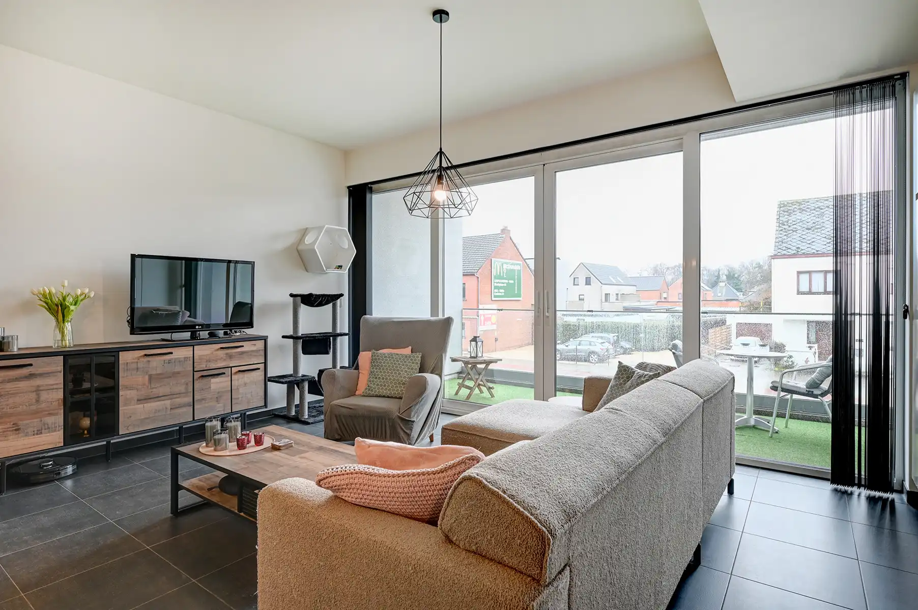 Lichtrijk 2 slpk appartement met zuidgericht terras op een toplocatie!! foto 5